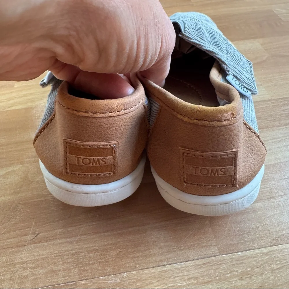 Toms slip on shoes size 8